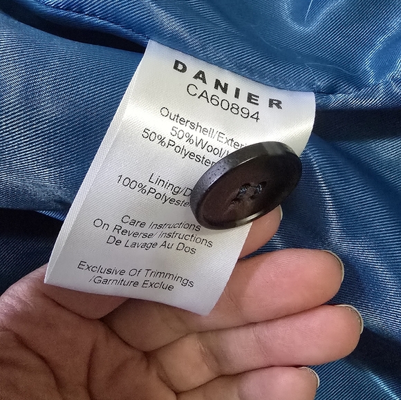 Oversize Women's Wool Coat - Picture 6 of 7